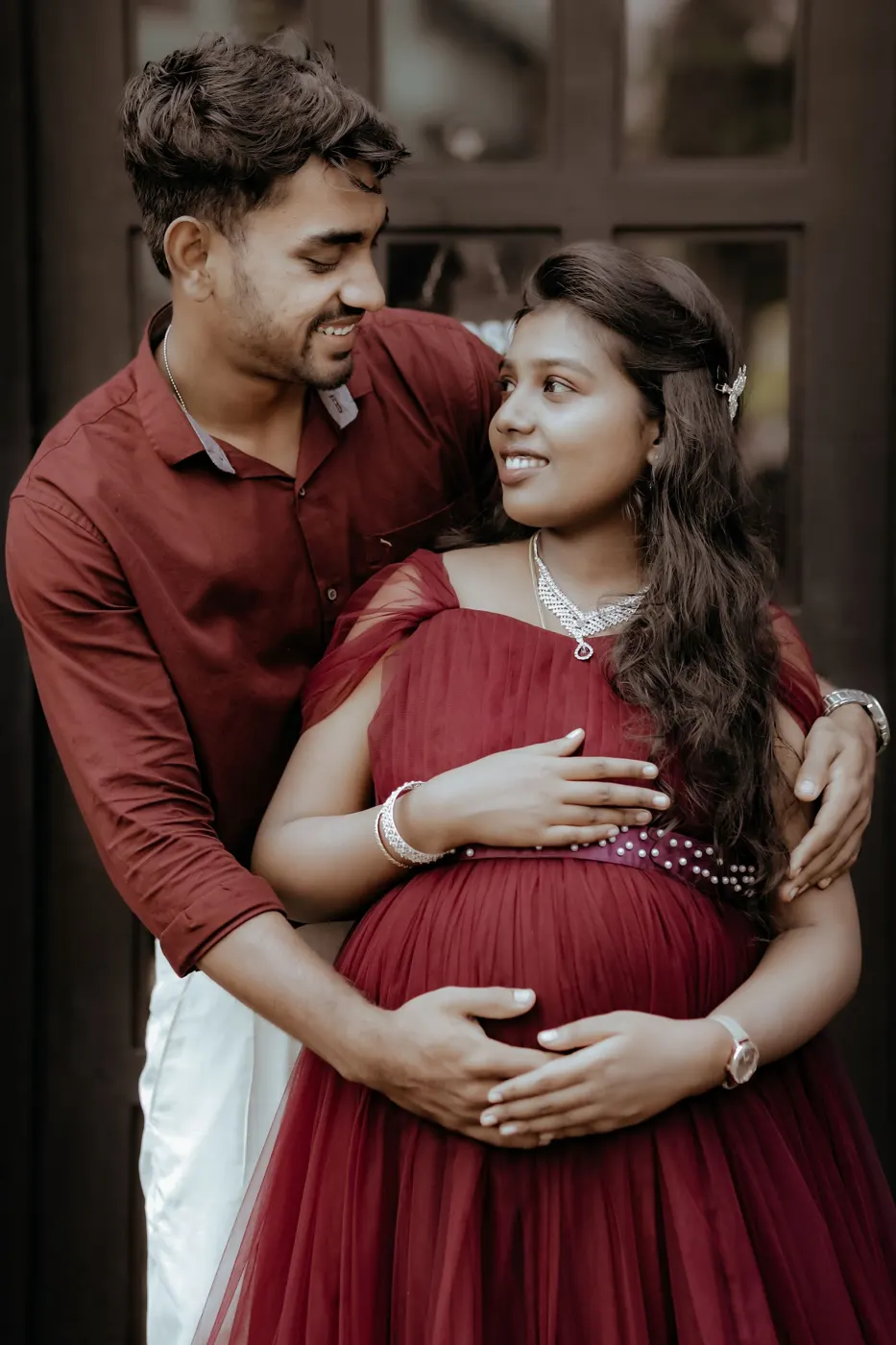 South Asian expecting couple